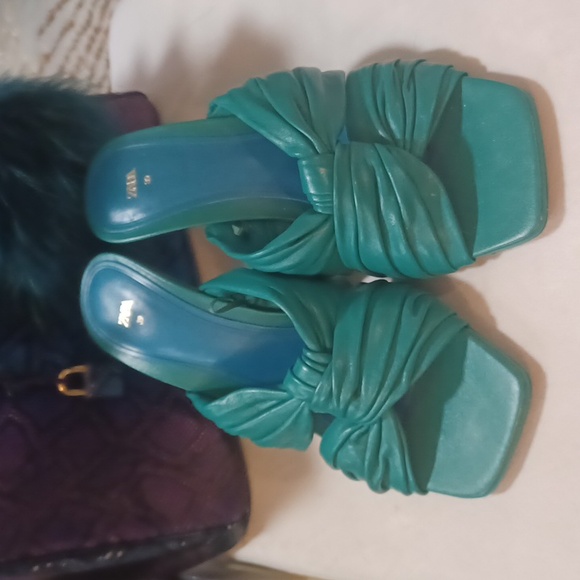 ZARA BRIGHT APPLE GREEN LEATHER KITTEN HEEL MULES SZ.39 - Picture 3 of 9